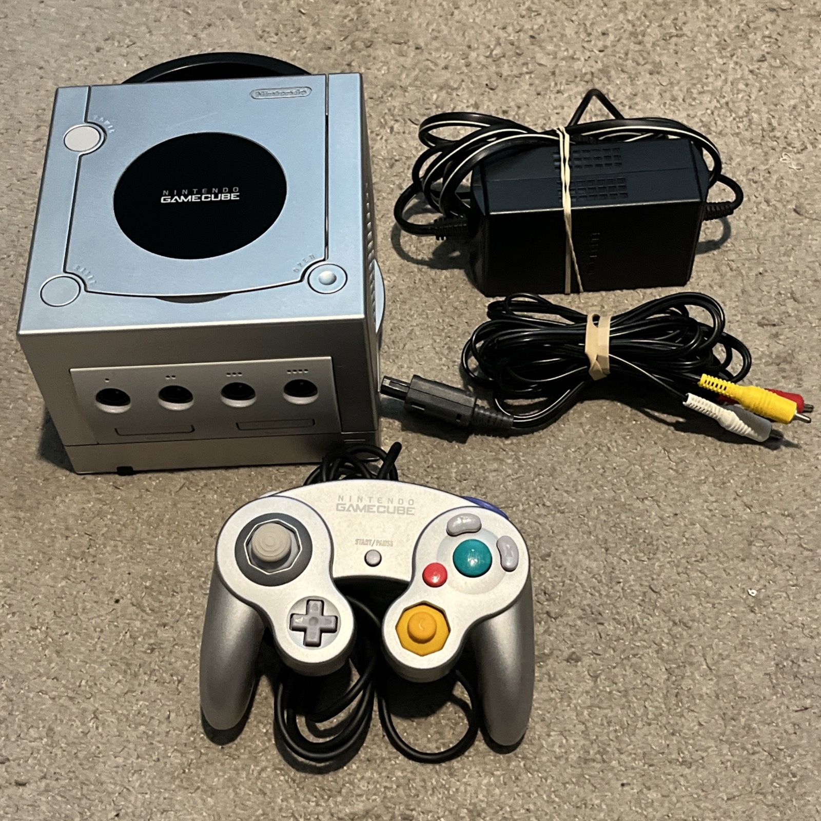 Nintendo Gamecube Game Console Model DOL-101 Platinum Silver w/ OEM Controller