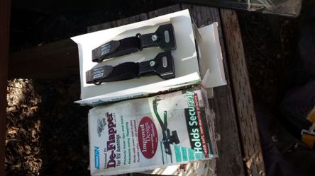 RV awning deflappers
