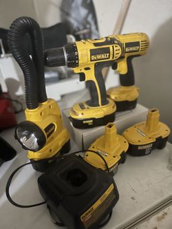 Dewalt Drills + Flashlight +4 18v Battery’s 