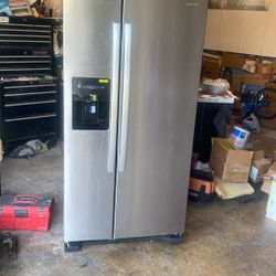 Amana Side By Side Refrigerator/ Freezer 