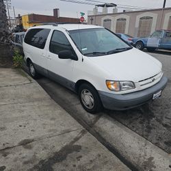 2000 Toyota Sienna