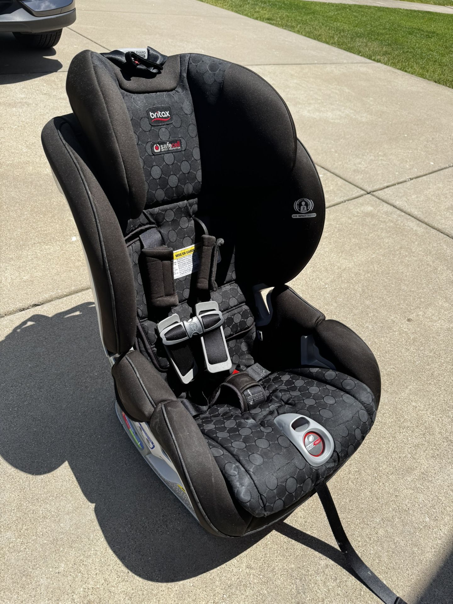 Britax Boulevard ClickTight Convertible Car Seat (Mfg Date: Week 25, 2019)