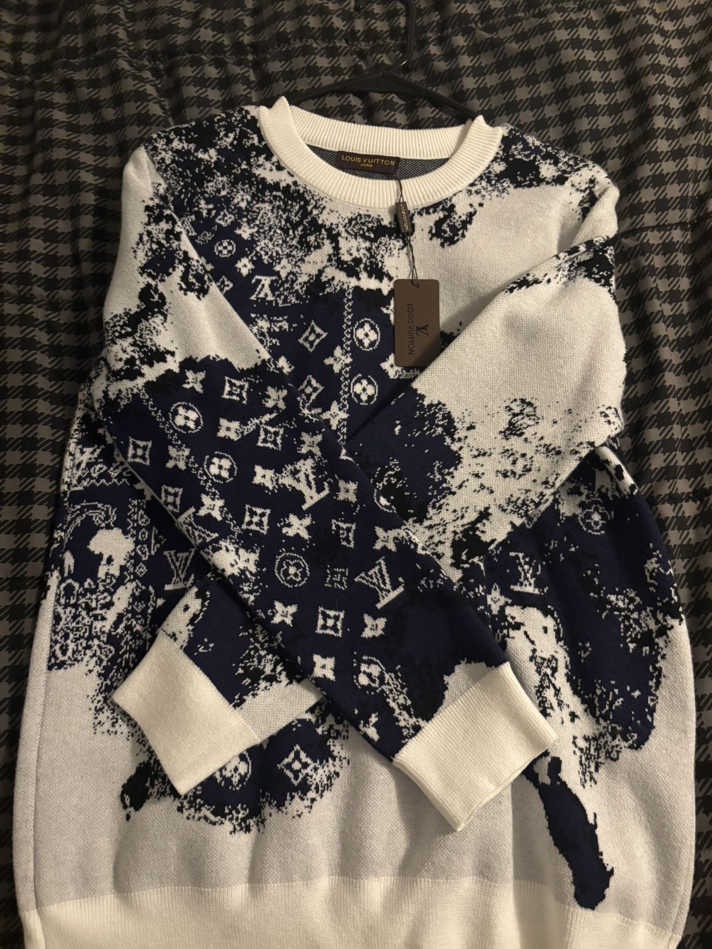 LOUIS VUITTON SWEATER (White/Blue)