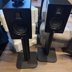 MONOLITH BY MONOPRICE MM-5R – PREMIUM POWERED BLUETOOTH SPEAKERS! with Base Plates (0 Hours)