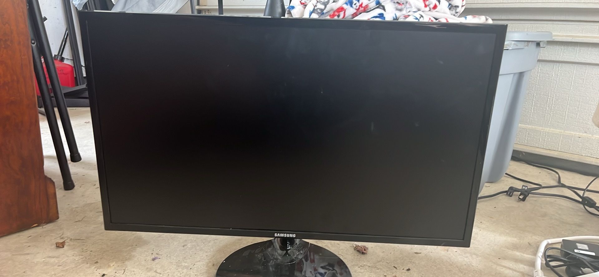 Samsung 24” Monitor
