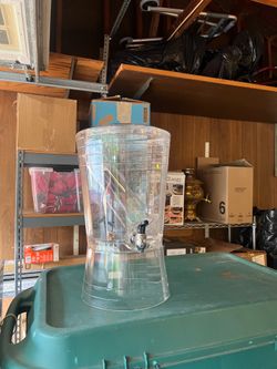 CreativeWare 3 Gallon Clear Acrylic Beverage Dispenser.
