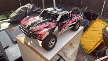 Traxxas slash 2wd brushed 1/10