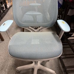 Small office chair  2 available  📍$25 each