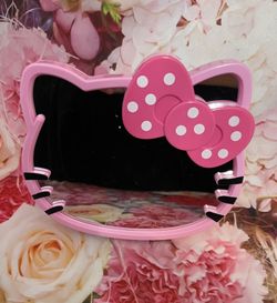 Hello Kitty Mirror With Back Pouch