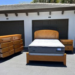 BEAUTIFUL SET QUEEN W BOX + MATTRESS / DRESSER & NIGHTSTAND - BY VIETINAM FURNITURE - SOLID WOOD - EXCELLENT CONDITION - Delivery Available