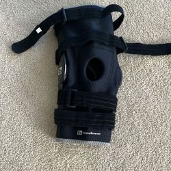 Like New.  Bledsoe Size Large