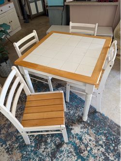 Table and chairs set