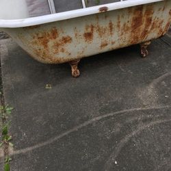 Antique Claw Foot cast Iron  Bathtub 