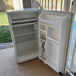 Daewoo mini fridge