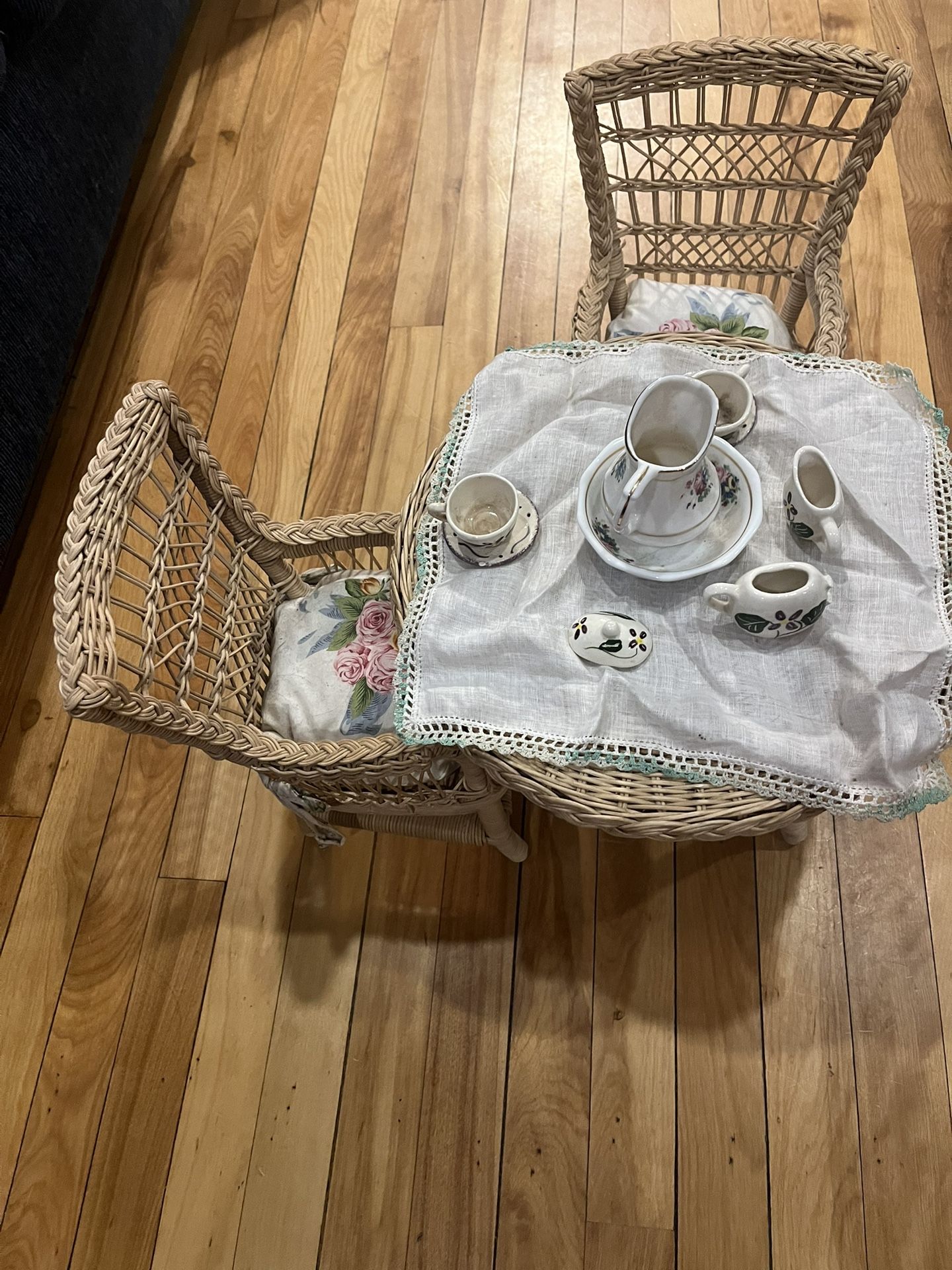 Samantha’s Tea Party American Girl Wicker Set