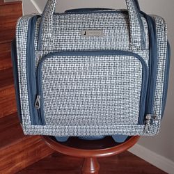 USED London Fog Navy & Beige Under Seat Carry On Wheeled Rolling Bag 15”x13"x8"

