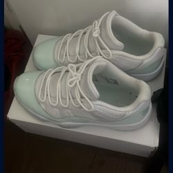 Jordan 11 Igloo