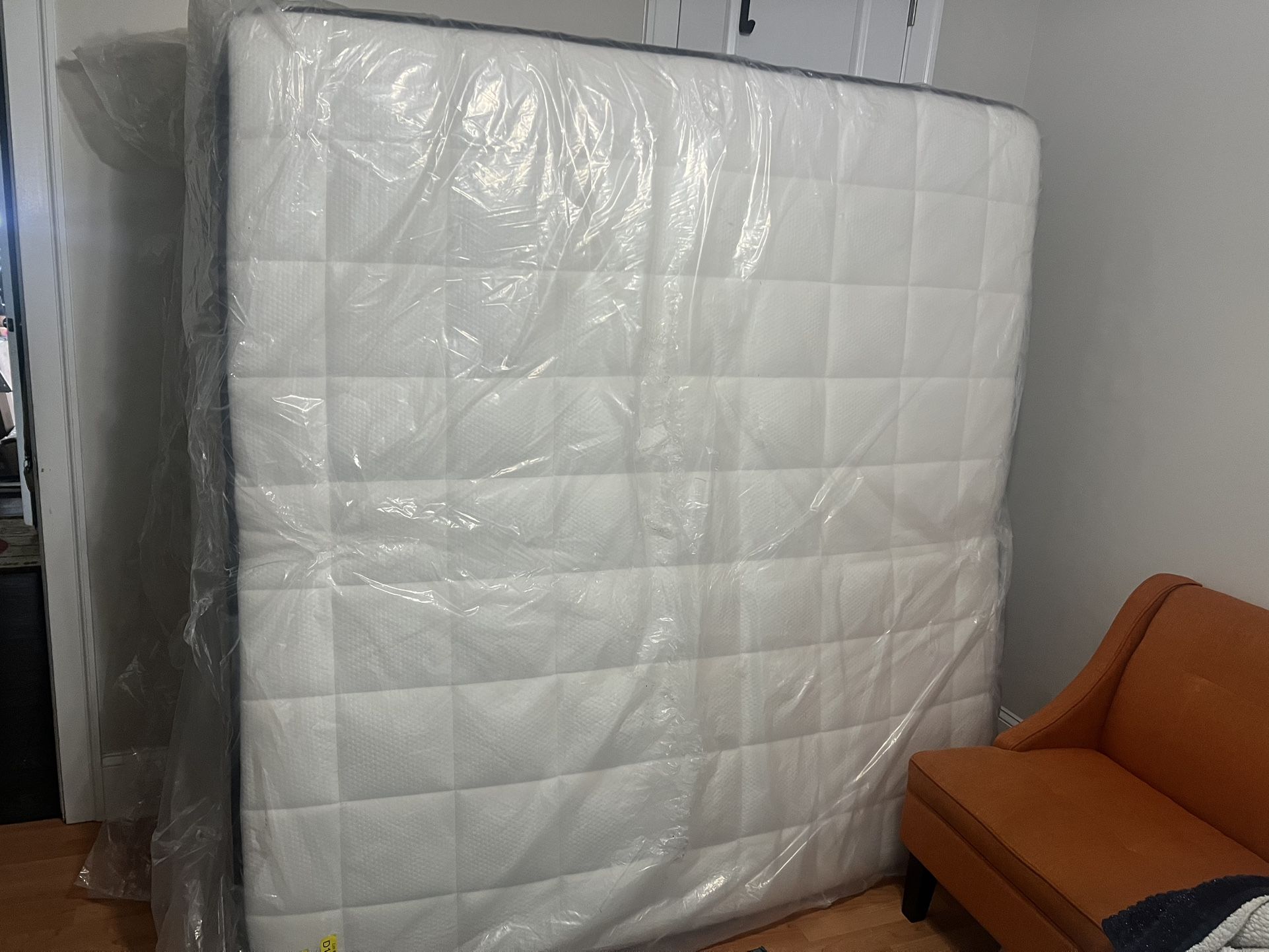 12 Inches King Size Hybrid Mattress brand new