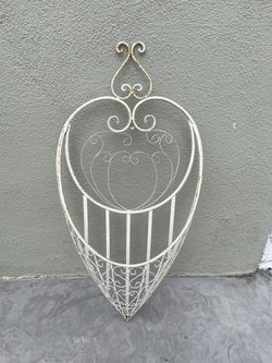 Garden Art Hanging Heart Basket Iron Metal