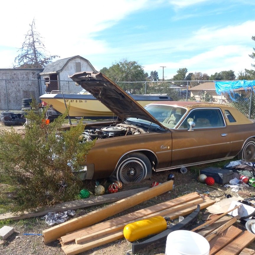 1973 Crhysler Cordoba  Really Strait Body I Don't Know If It Runs Good For Restore