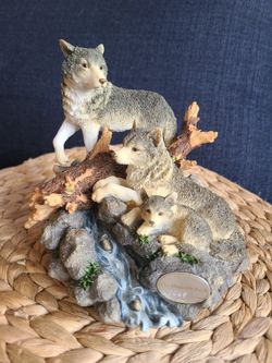 Westland Westland Giftware The Majestic Pack Music Box Wolf Collectible Figurine
