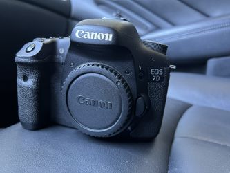 Canon 7D DSLR Camera Used In Good Condition