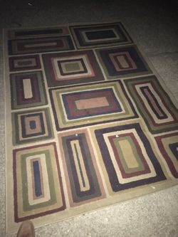 Nice area rug 5 x 7 only $35 firm