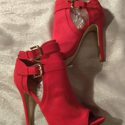 New Ladies Little Heels Boots Red And Color Size 8 1/2