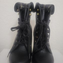 black boots size 6 