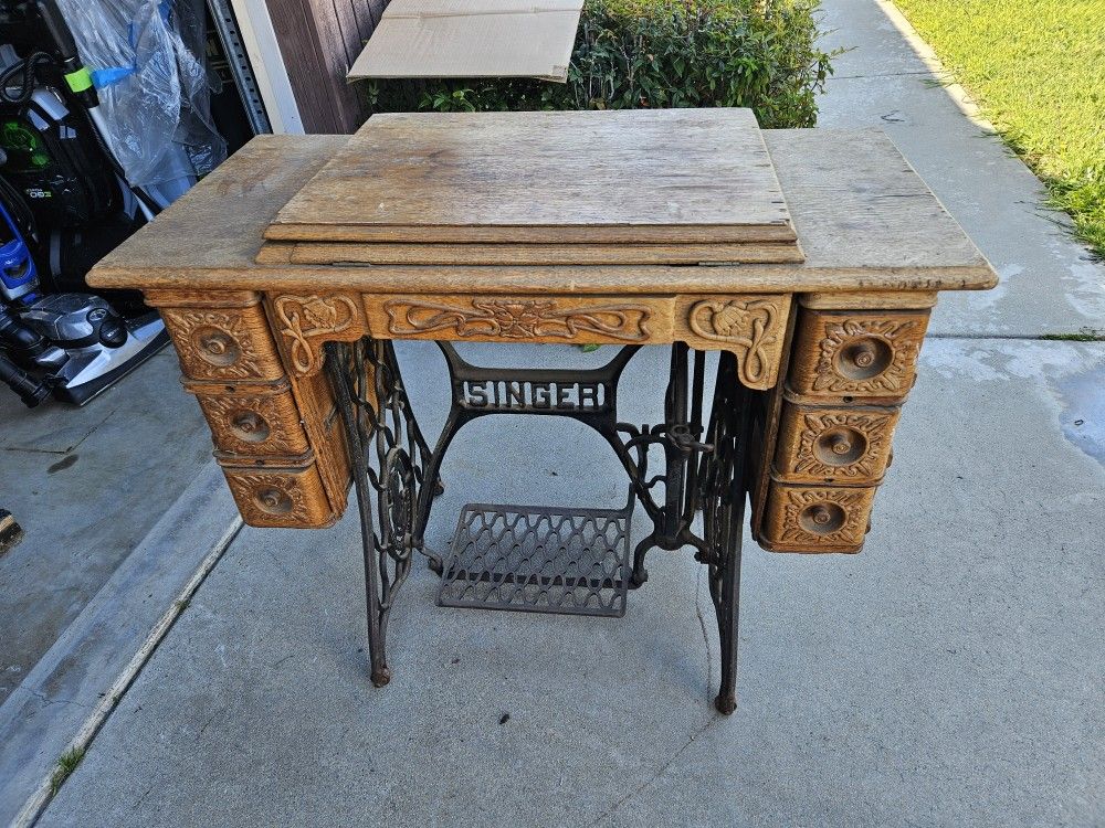 Singer Sewing Machine for Sale in Bloomington, CA OfferUp