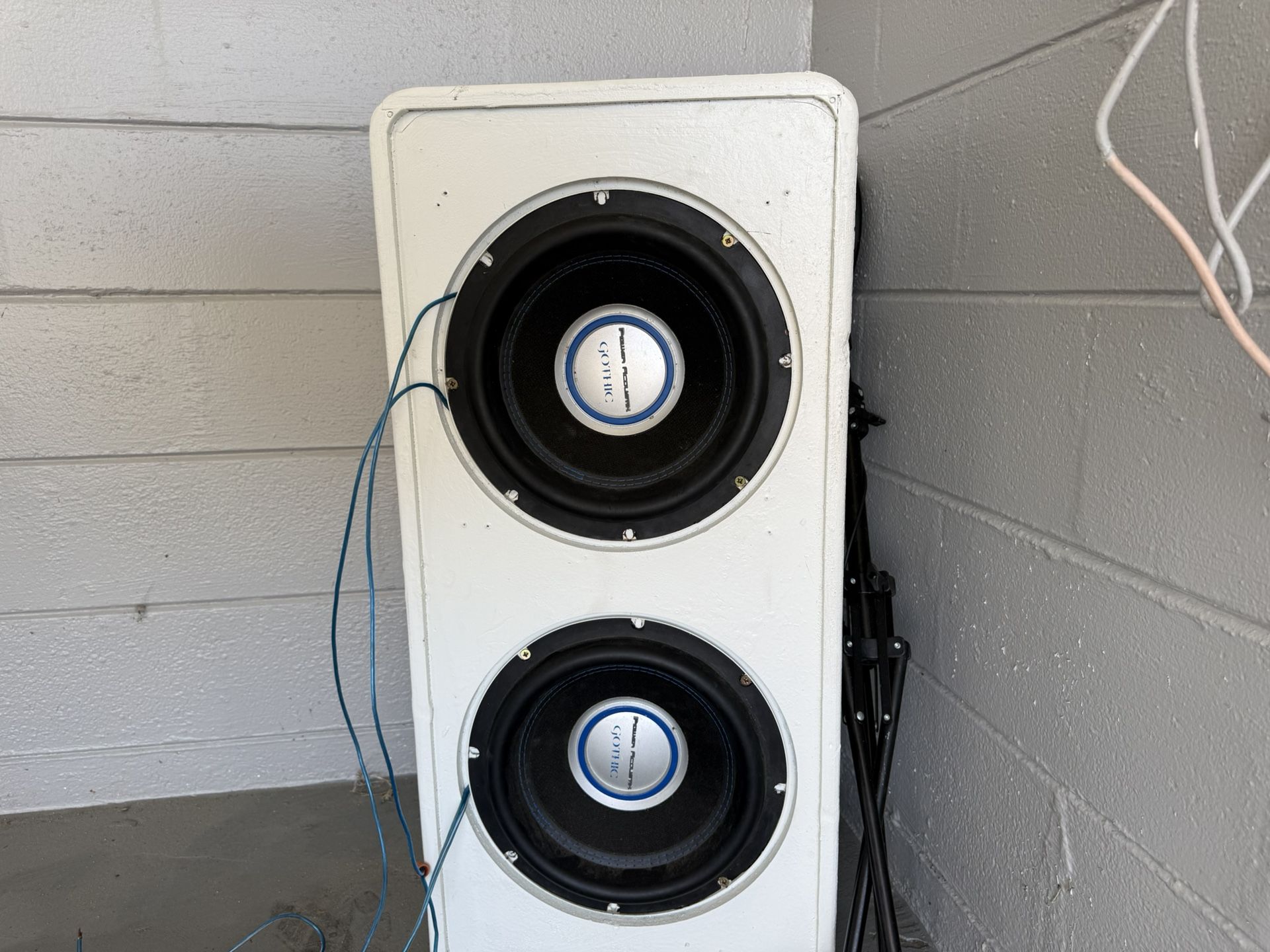 12 Speakers And Box