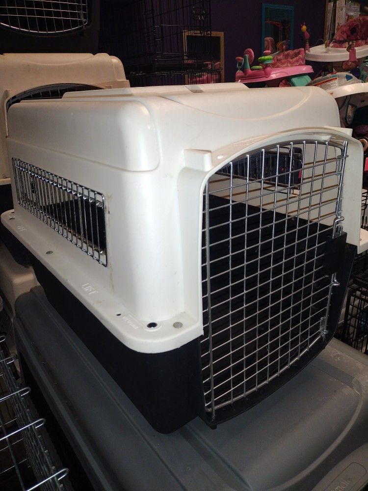 Med Size Pet Carrier Crate