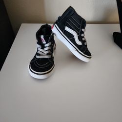 Size 4 Black And White Vans 