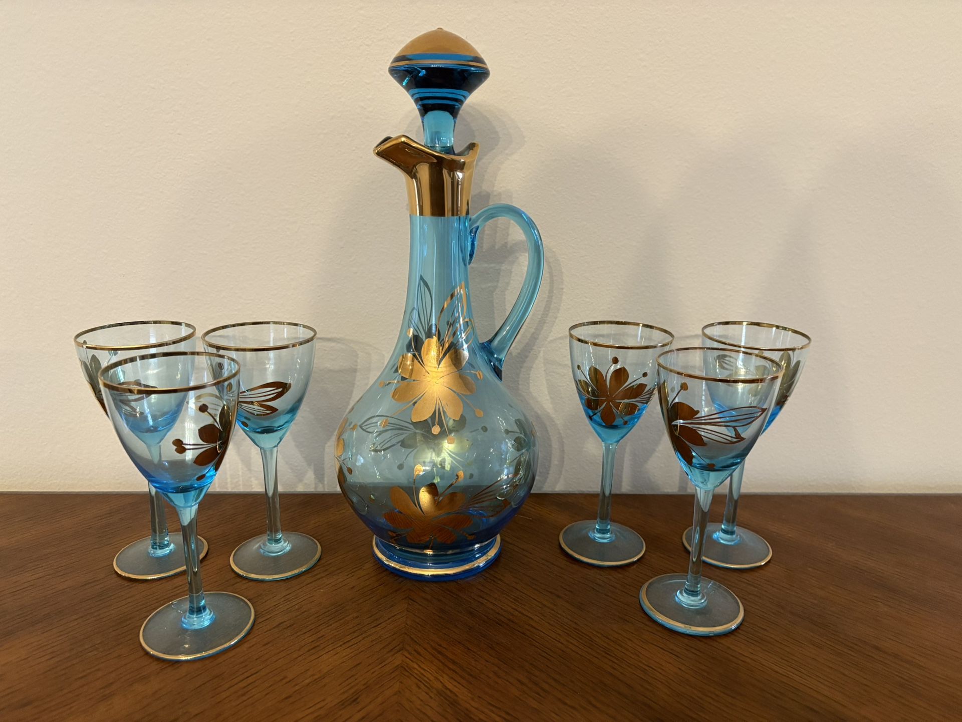 Vintage Aqua Blue Glass Liquor Decanter w/stopper and 6 glasses. STUNNING!!
