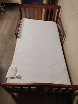 Wooden Toddler Bed with Mattress