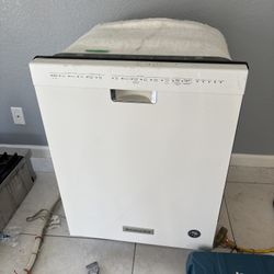 Kitchen aide Dishwasher Works Well