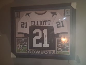 Elliot  #21 signed Dallas Jersey framed JSA certified