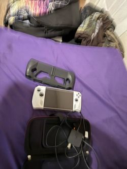 Gaming handheld