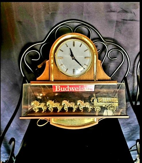 Budweiser Clydesdale Light Up Clock Vintage