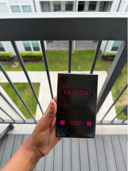 Valentino Born in Roma Perfume