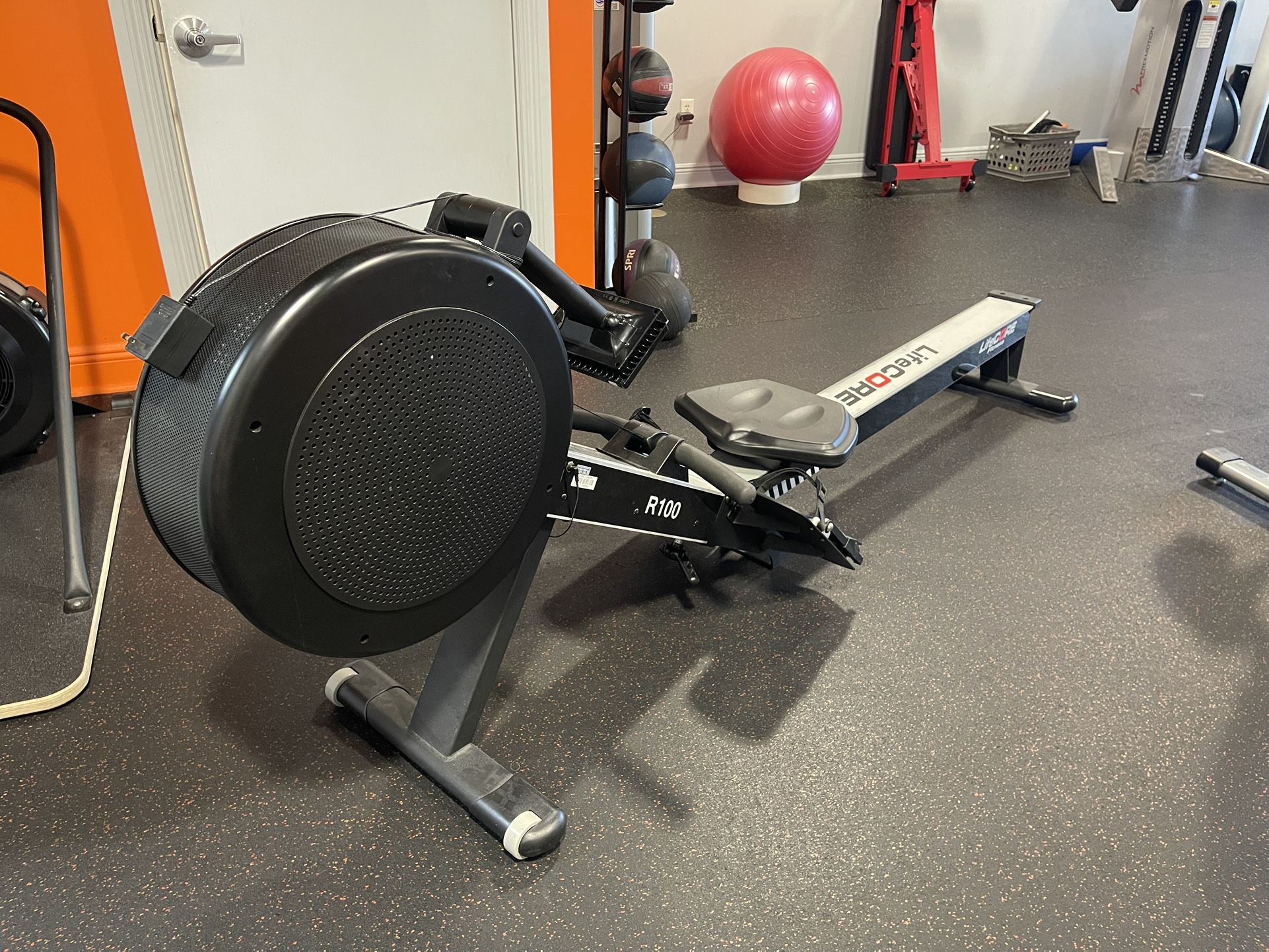 Lifecore R100 Rower