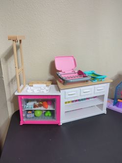 Barbie Outdoor Kitchen Playset and Grilling counter and Polly Pocket playset with accessories