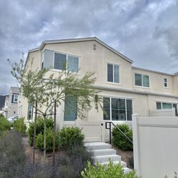 3 Bedroom 2..5 Bath  + Loft  Town House  In Fallbrook 