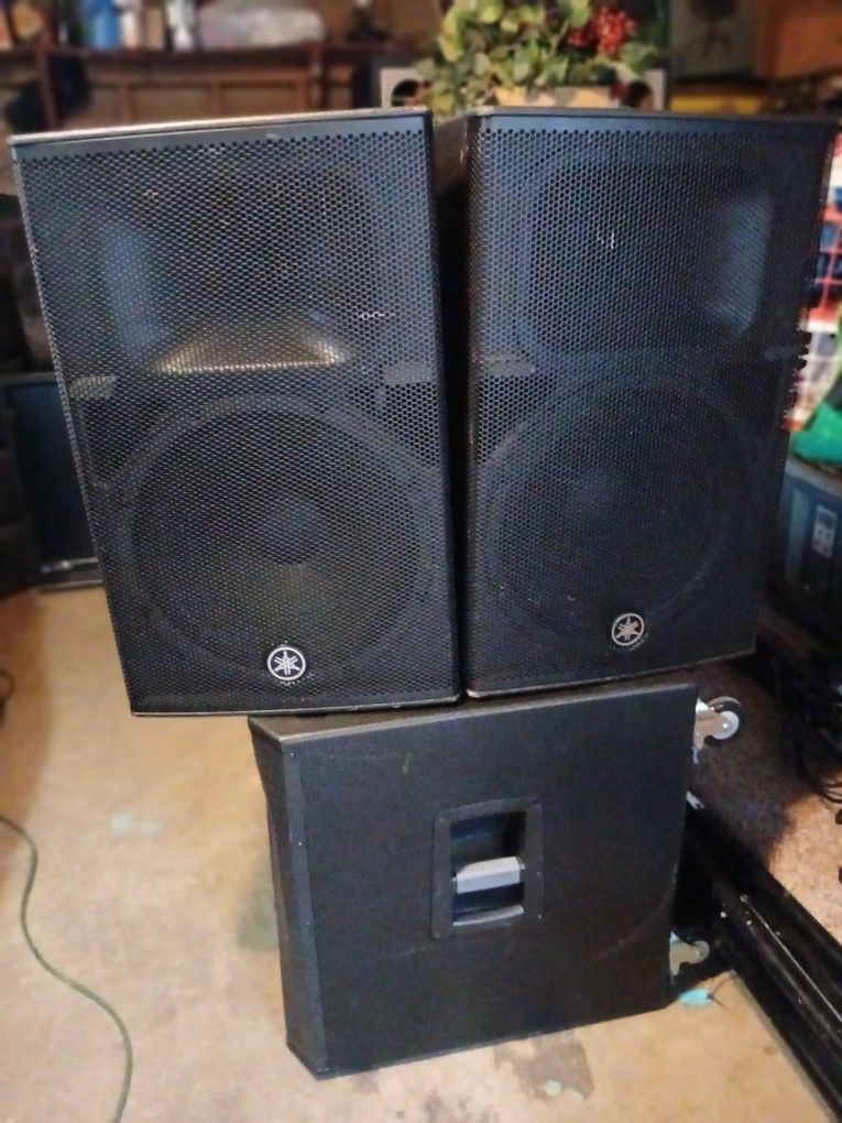 Yamaha DHR15 Two Tops And Subwoofer Self Powered