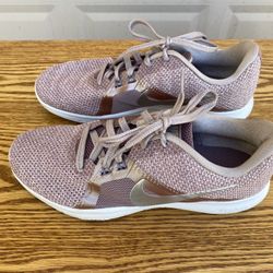 Women's Nike Shoes 7 1/2 