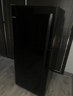 Kenmore Top Freezer Fridge – Black, clean & ready to go