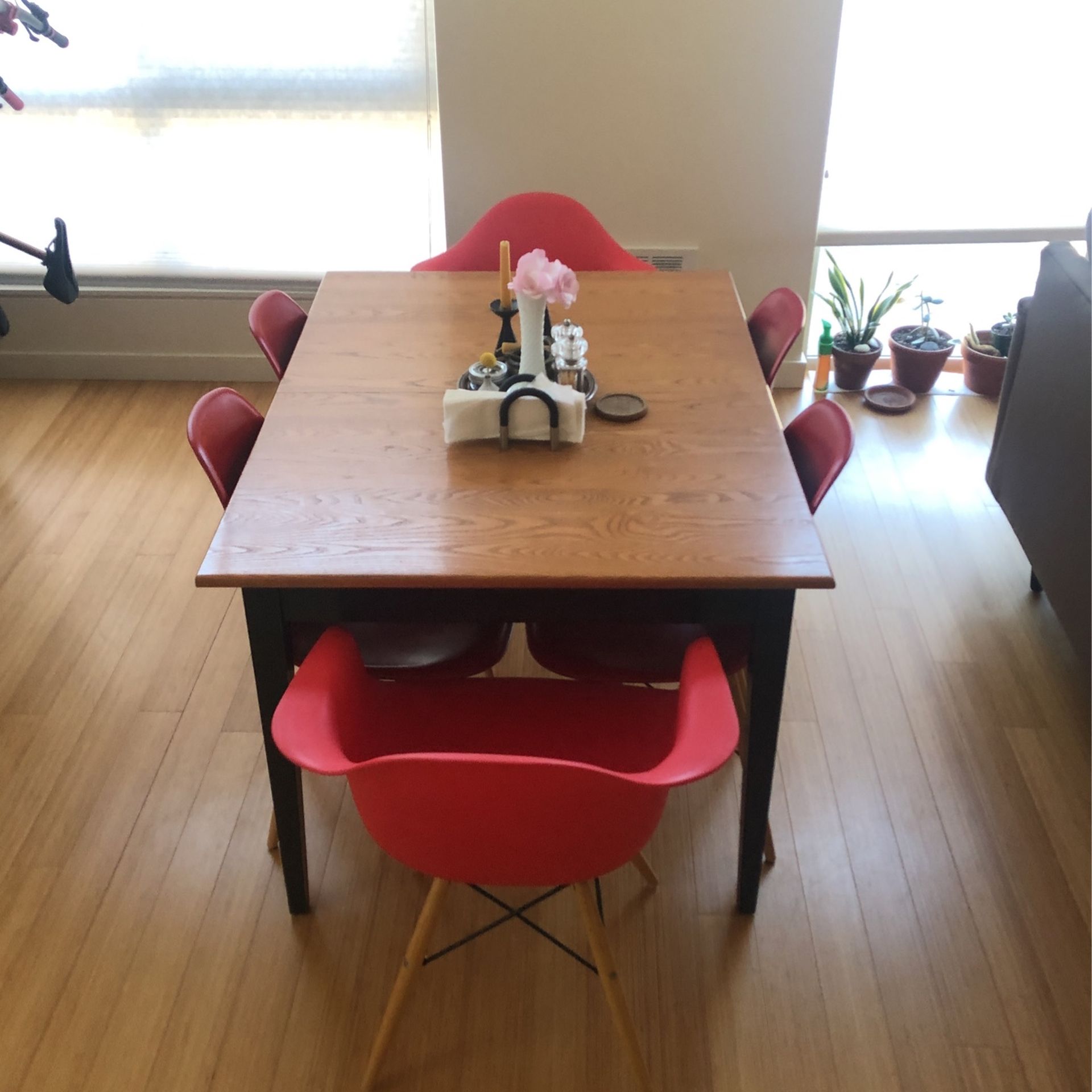Athol Table company Hardwood (Oak) Dining Expandable Table With Leaf — Need Gone!