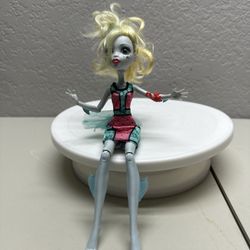 Monster High Doll LAGOONA BLUE Dance the Fright Away