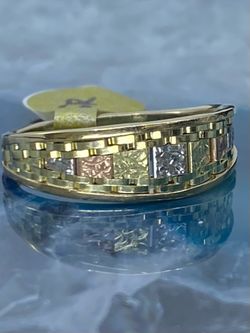 $550 Three Tone Yellow White and Rose Gold Fashion Ring