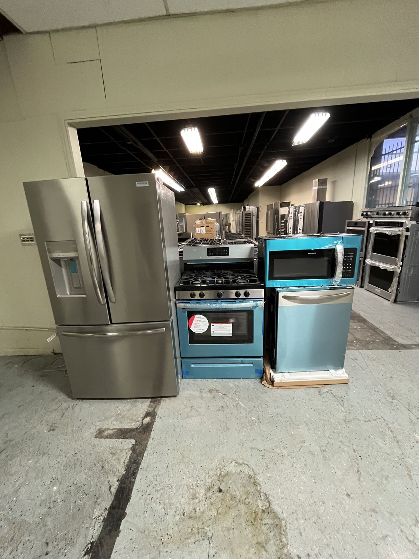 FRIGIDAIRE REFRIGERATOR / STOVE / MICROWAVE / DISHWASHER 